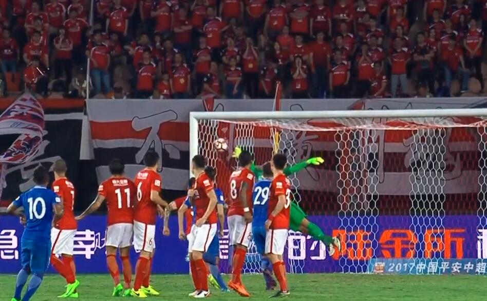 今日发布的预告中，太子假扮的李茂外出时被妻子家珍拦住，太子企图打晕家珍，反被家珍震得手麻